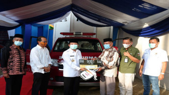Masyarakat Desa Mersam Dapat Bantuan Mobil Ambulan