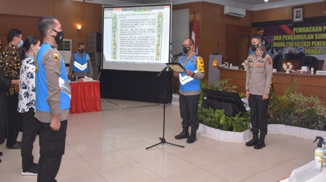 Kapolda Jambi Pimpin Pembacaan Pakta Integritas Penerimaan SIPSS