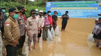 Wabup-Kapolres Merangin Tabur Benih Ikan di Lubuk Larangan