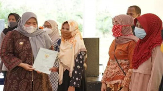 Bupati Muarojambi Serahkan Sertifikat Tanah di Desa Talang Kerinci