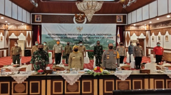 Danrem 042 Gapu Hadiri Rakornas Pengendalian Karhutla Melalui Vidcon