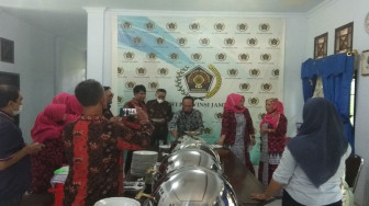 HPN 2021, PWI Jambi Gelar Syukuran dan Potong Tumpeng