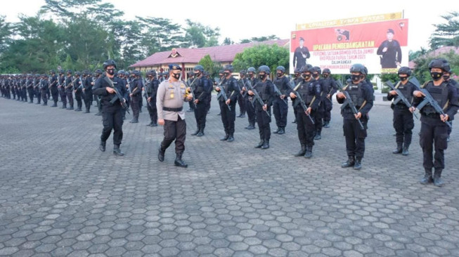 Kapolda Jambi Lepas Keberangkatan Personel Brimob BKO Polda Papua