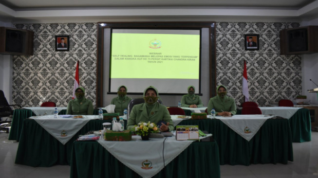 Ketua Persit KCK Koorcab Rem 042 Ikuti Webinar Self Healing