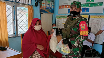 Satgas TMMD 110 Kodim Batanghari Bagikan Ratusan Paket Sembako