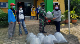 Warga Mekarjaya Dapat Bantuan Bibit Ikan