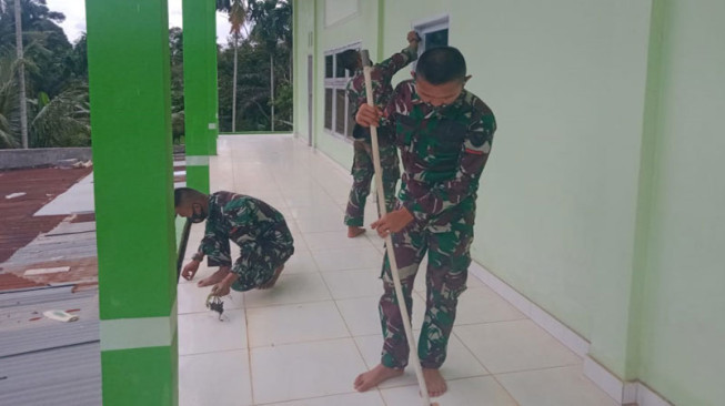 Bersihkan Masjid Tugas Rutin Satgas TMMD 110 Kodim Batanghari