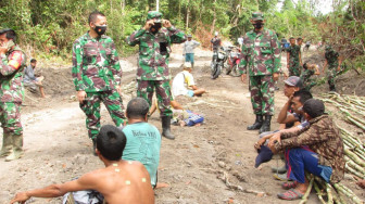 Kolonel Ibnu Beri Semangat pada Warga dan Satgas TMMD