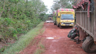Mobilisasi Bulldozer di Lokasi TMMD Sempat Terhalang Mobil Rusak