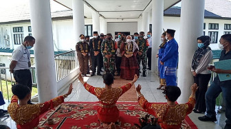 Bupati Muarojambi, Danrem dan Dandim Disambut Tabur Beras Kunyit