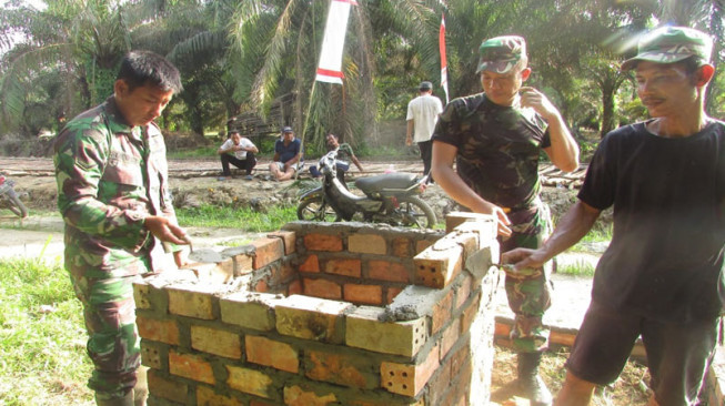 Pembangunan Tugu TMMD Sudah 70 Persen