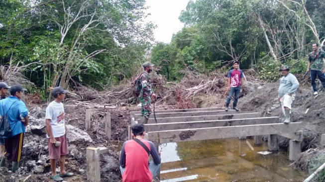 Warga Riang Jalan Sungaiterap – Sungaigelam Akhirnya Tembus