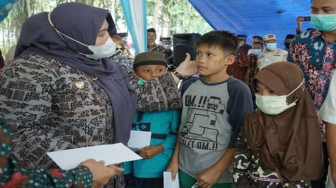 Masnah Hadiri Sedekah Payo dan Bagikan Santunan