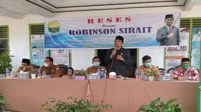Robinson Sirait Tampung Aspirasi Warga Desa Suka Makmur