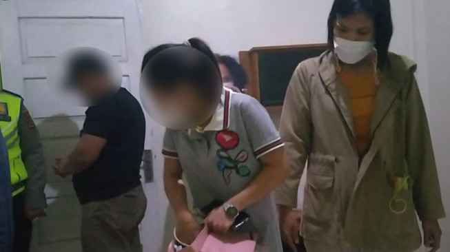 Breaking News... Wanita Muda Terjaring Kencan Bareng Om Jago di Hotel