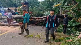 Dilanda Puting Beliung, Satu Warga Pengasihlama Dikabarkan Meninggal