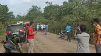 Warga Portal Jalan, Truk PT KBPC Seruduk Portal dan Mobil Wartawan...