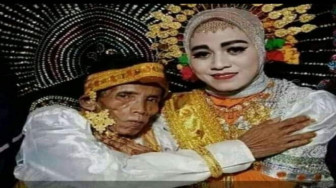 Gelora Bora Memeluk Ira...Walau 39 Tahun Beda Usia.