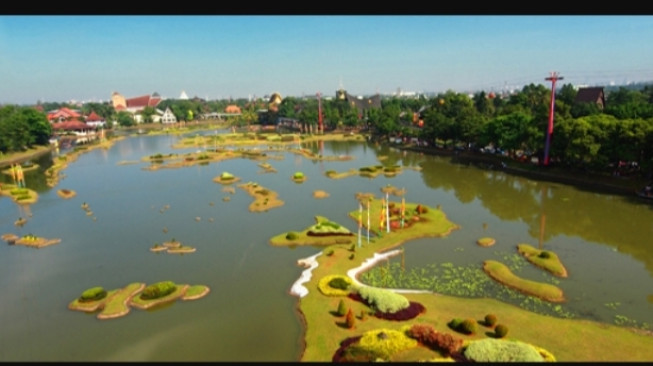 TMII di "KLB" Pemerintah, Moeldoko Kunjungi TMII, Nitizen Mencimeeh..