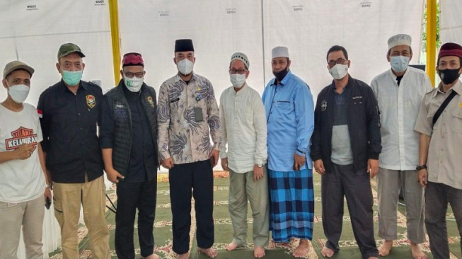 Wiwien Sri Soendari : Pengacara yang Minta Tenda Mesjid di TVM Dibongkar. Seorang Penipu dan Akan Dilaporkan ke Polisi.