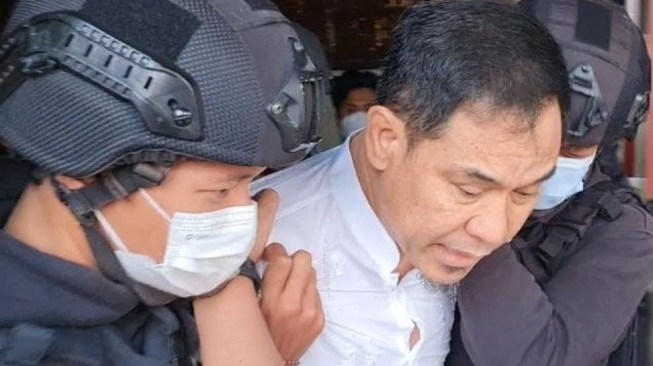 Dibekuk Densus 88, Pengacara Rizieq Ditahan di Polda Metro Jaya