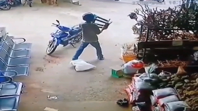 Hati-Hati Nelpon Mantan Pacar Kawan, Nyawo Taruhannyo !!!