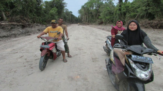 Jalan TMMD Jadi Lokasi Rekreasi Warga Sungaiterap