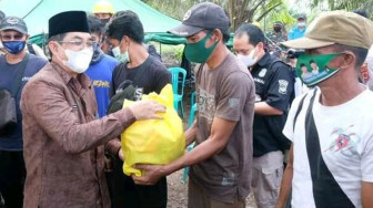Bupati Tanjab Barat dan Kapolda Jambi Berikan Penghargaan kepada Relawan KMPA dan Bansos