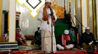 Bupati dan Wabup Tanjab Barat Hadiri Isra' Mi'raj di Desa Sungai Saren