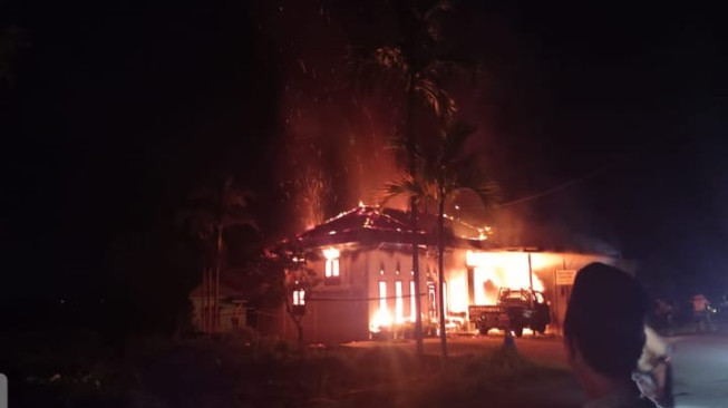 Kasian Banget Mahyuddin, Ditinggal Tarawih Rumahnya Ludes Terbakar