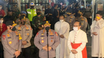 Pastikan Ibadah Misa Aman, Kapolri Tinjau Gereja Katedral