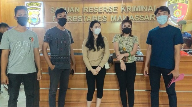 Cekcok di Medsos Lalu Datangi Korban, Selegram Cantik Ini Beraninya Keroyokan