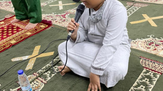 Luar Biasa...Kisah Anak Bapak jadi Imam dan Bilal Salat Taraweh di Tenda Mesjid At Tabayyun TVM