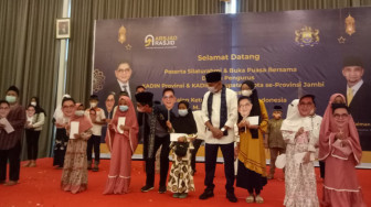 Arsjad Rasjid Santuni 20 Anak Yatim di Jambi