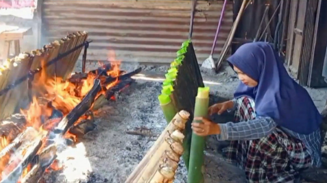Hikmah Ramadhan, Pedagang Lemang Panen Uang