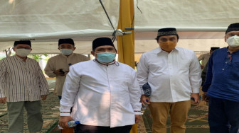 Komposer Musik Dwiki Dharmawan Salat Jumat di Tenda Masjid At Tabayyun, Serasa Arafah