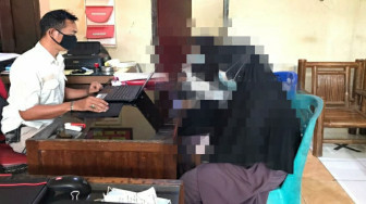 Lagi Enak Indehoy di Atas Motor, Tiba-tiba Digerebek Warga, Sang Pria Masuk Penjara