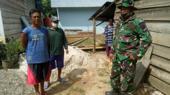 Anggota Pra TMMD Tinjau Sasaran Bedah Rumah