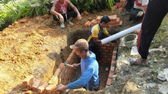 Peduli Kesehatan, TNI Manunggal Bangun MCK Posyandu