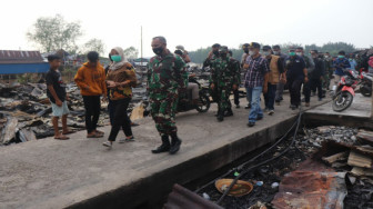 Danrem 042/Gapu Tinjau Lokasi Kebakaran di Desa Mendahara Tengah