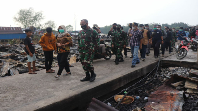 Danrem 042/Gapu Tinjau Lokasi Kebakaran di Desa Mendahara Tengah