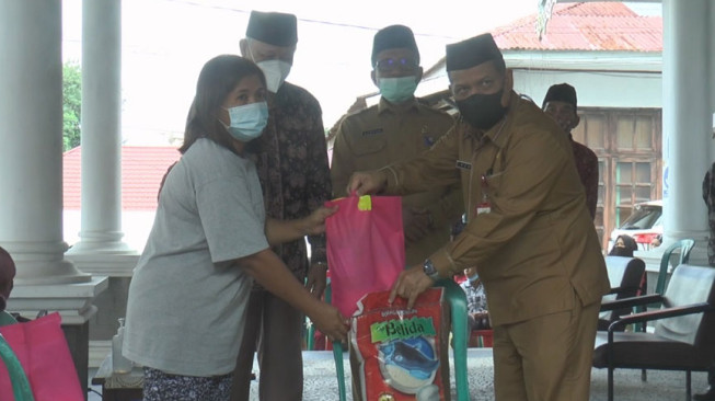 Pemprov dan Puskud Provinsi Jambi Bagikan Sembako Gratis