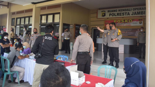 Bukti Peran Polisi Jambi Sukseskan Program Vaksinasi Covid-19