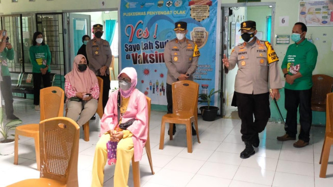 Tinjau Vaksinasi Covid-19, Kapolda Jambi Ingatkan soal Varian baru
