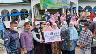 Bupati Romi Sambut Bupati Tanjabbar Beri Bantuan Korban Kebakaran
