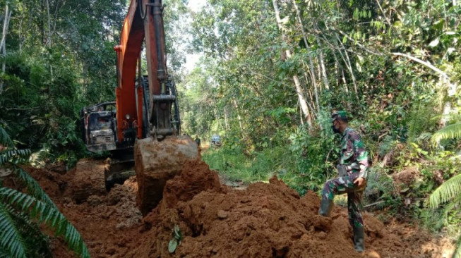 Peningkatan Jalan TMMD 111 Kodim 0420/Sarko Terus Dipacu