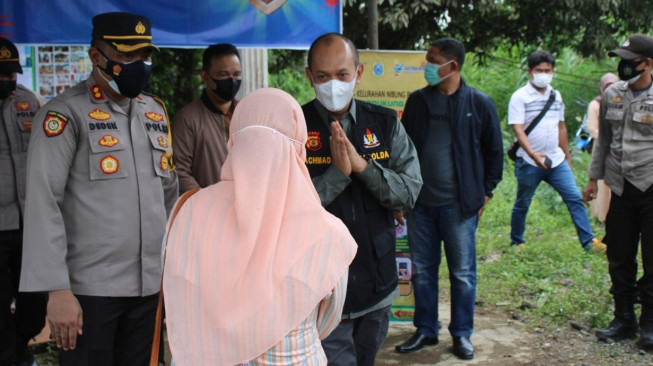 Kapolda Tinjau Posko PPKM Mikro Nibung Putih