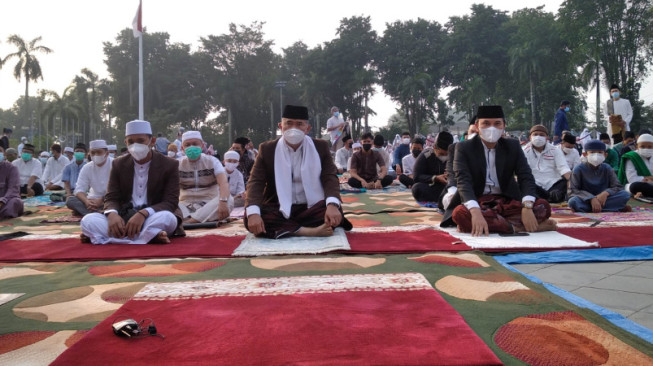 Edi Purwanto Shalat Idul Adha di Lapangan Kantor Walikota Jambi