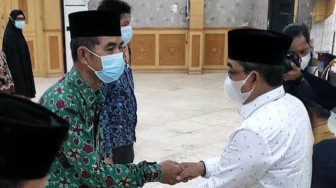 Anwar Sadat Serahkan 20 SK Pensiun PNS