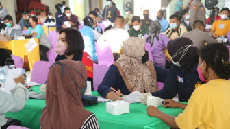 Civitas Akademika UIN STS Antusias Ikut Vaksinasi Polda Jambi